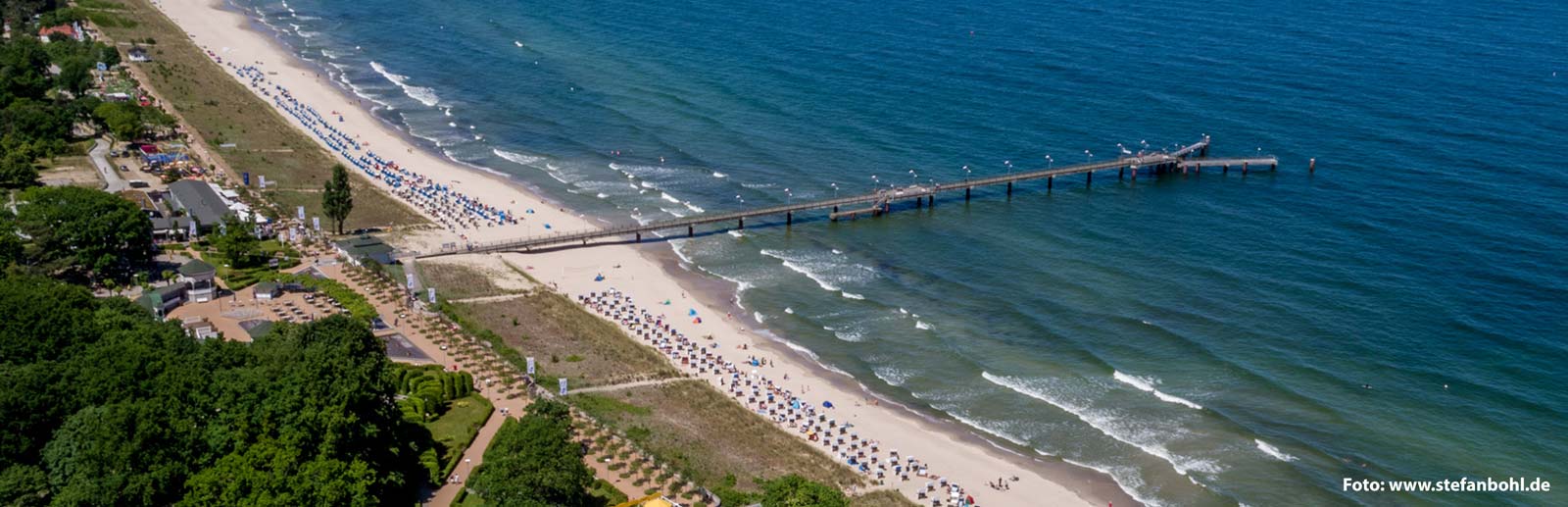 Nordstrand mit Seebrücke Ostseebad Göhren auf der Insel Rügen